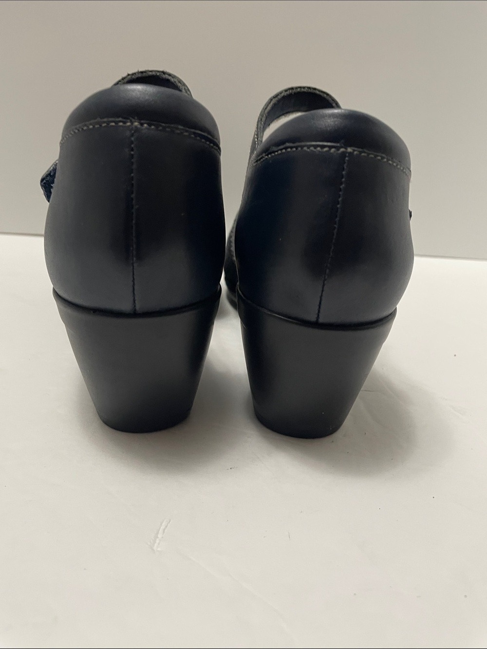 Clarks Navy Heels with Teal Toe Accent Sz 8.5W - Picture 3 of 11